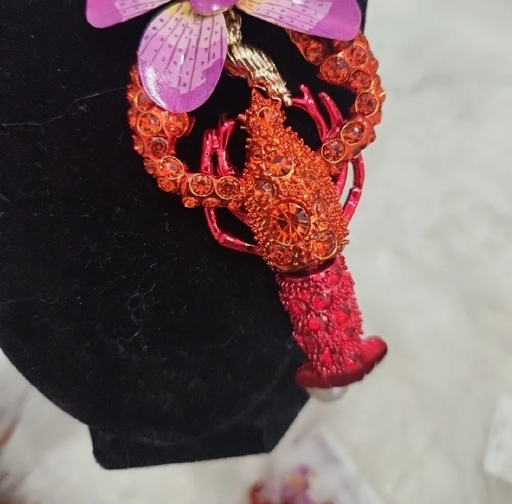 🦞▪️Betsey Johnson▪️ Rhinestone Lobster Necklace  and Earring Bundle Set